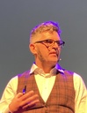 De Meesters van Gedrag, Spel, Financiën en Strategie